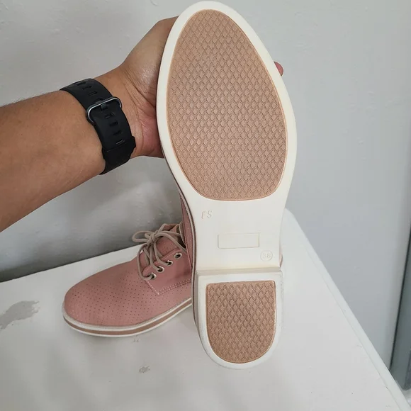 Pink Oxfords size 8 - Picture 5 of 8